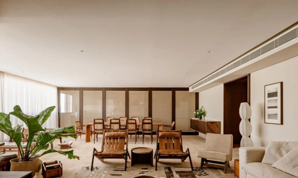 Reforma de apartamento em Perdizes usa materiais naturais e tons terrosos para criar clima de casa