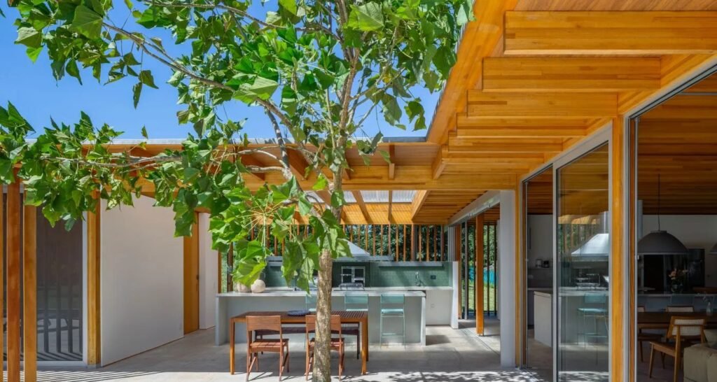 Cinco estratégias de arquitetura para tornar a casa mais fresca em períodos de calor extremo